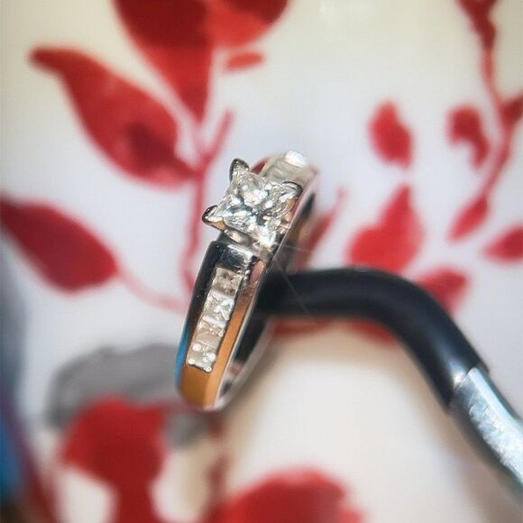 14k Diamond Engagement Ring (Sz 7) - Picture 5 of 15